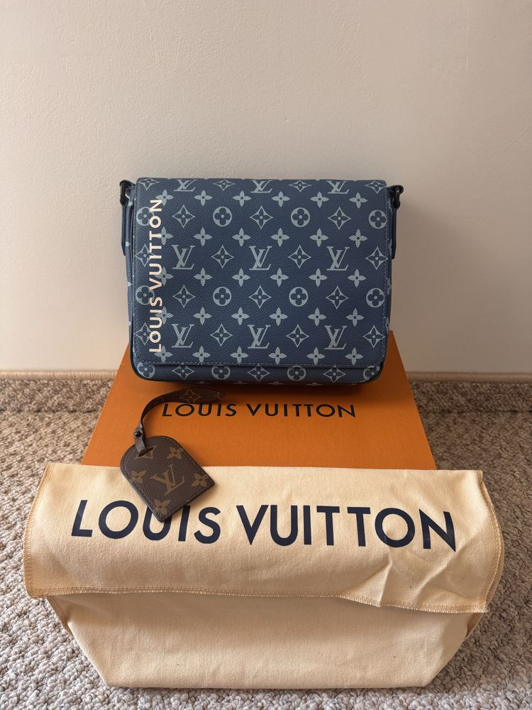 Louis Vuitton District PM
