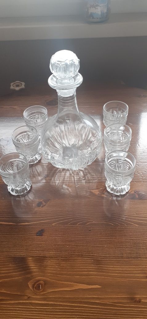Продавам чинии, и купи.