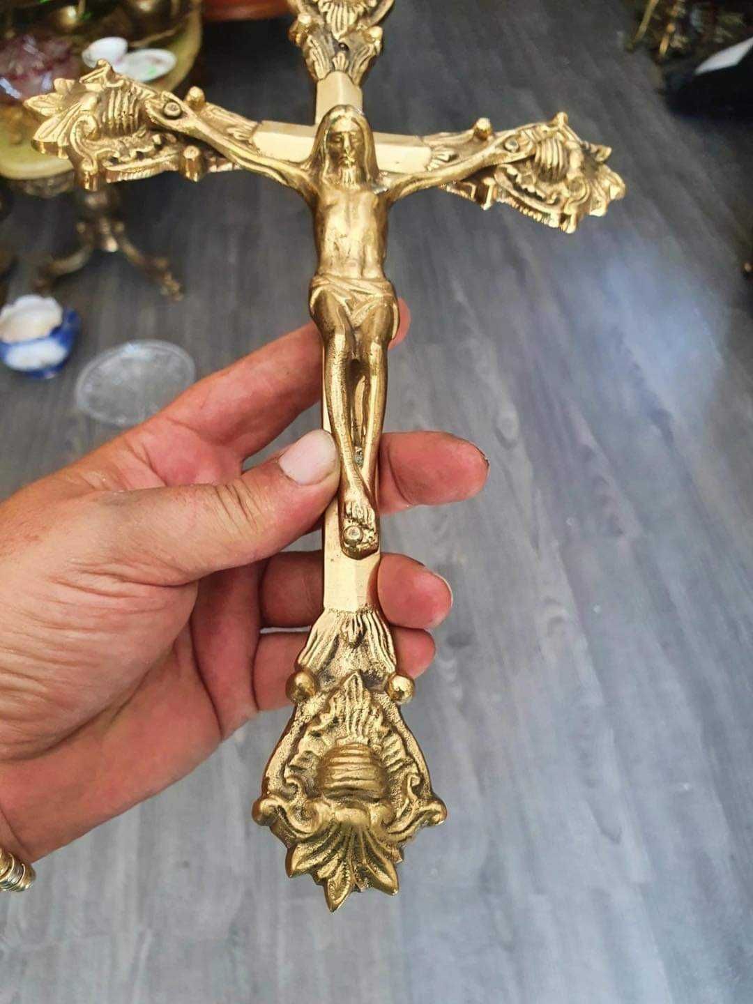 Crucifix din bronz aproximativ 400 g