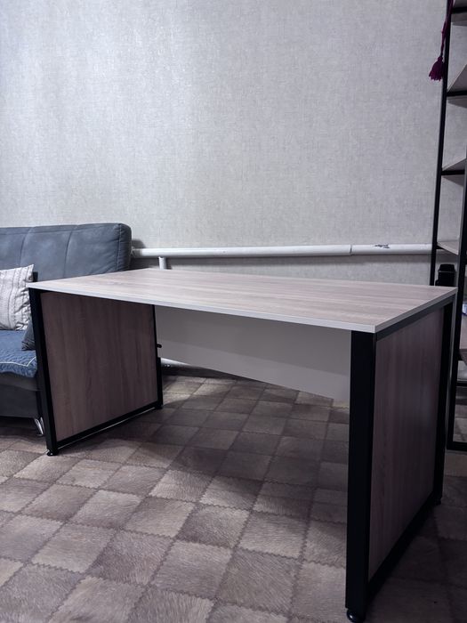 Письменный стол