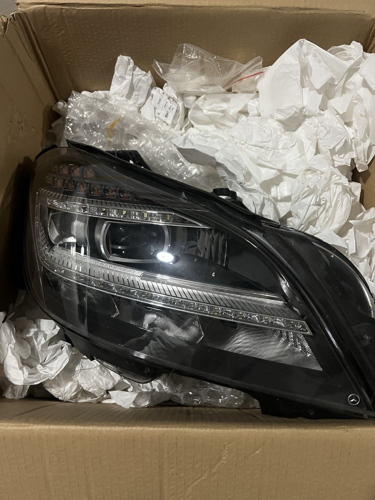 Фар за мерцедес CLS W218 (десен)