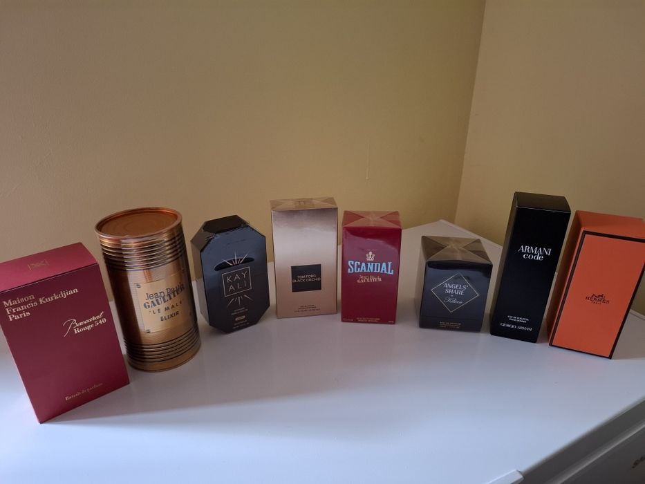 Parfumuri 1/1 persistente !!