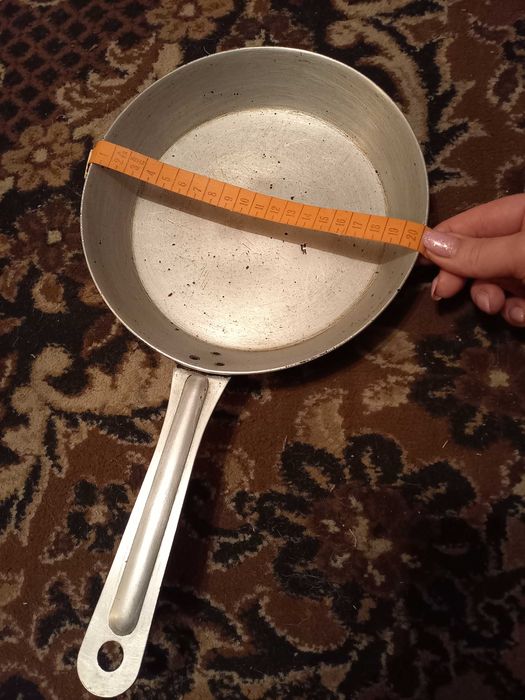 Продам посуду, блюда, сковороды дешево.