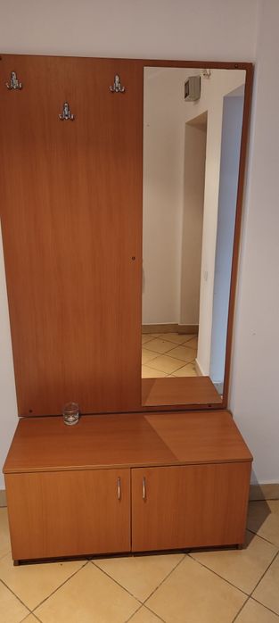 Cuier cu oglindă și dulăpior