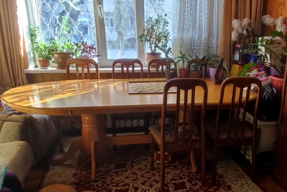 Стол для гостиной