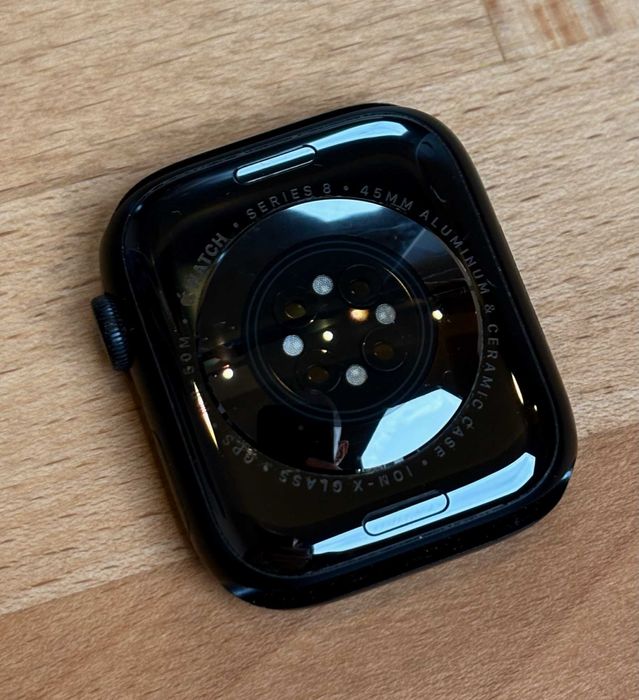 Apple Watch Series 8 + Braided Solo Loop