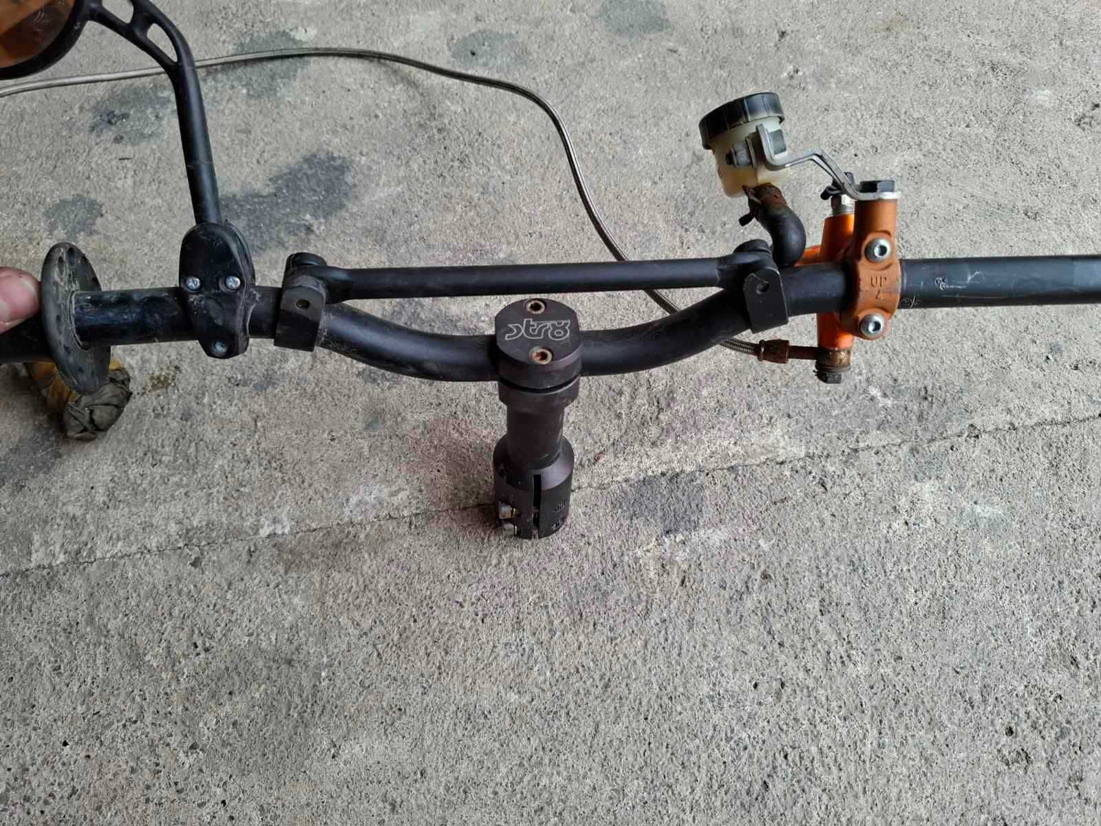 benelli trk пластмаси benelli 125 bn 
 yamaha booster 50 пластмаси фар