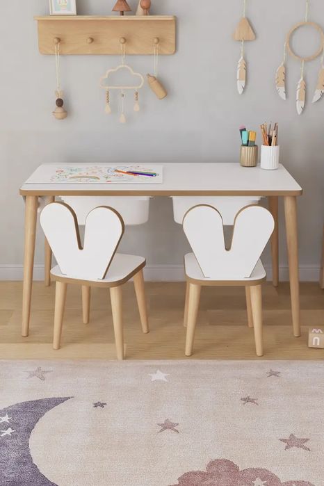 Детска масa със два стола + подарък ролка хартия за рисуване