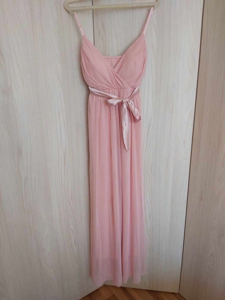 Дълга рокля в нежно розово