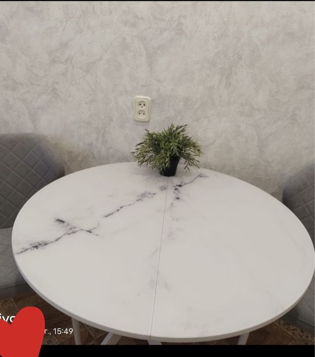 Продам кухонный стол с стульями