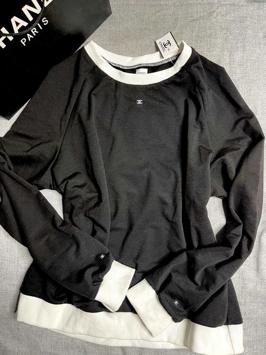 черна блуза суичър шанел с бяло дълъг ръкав chanel