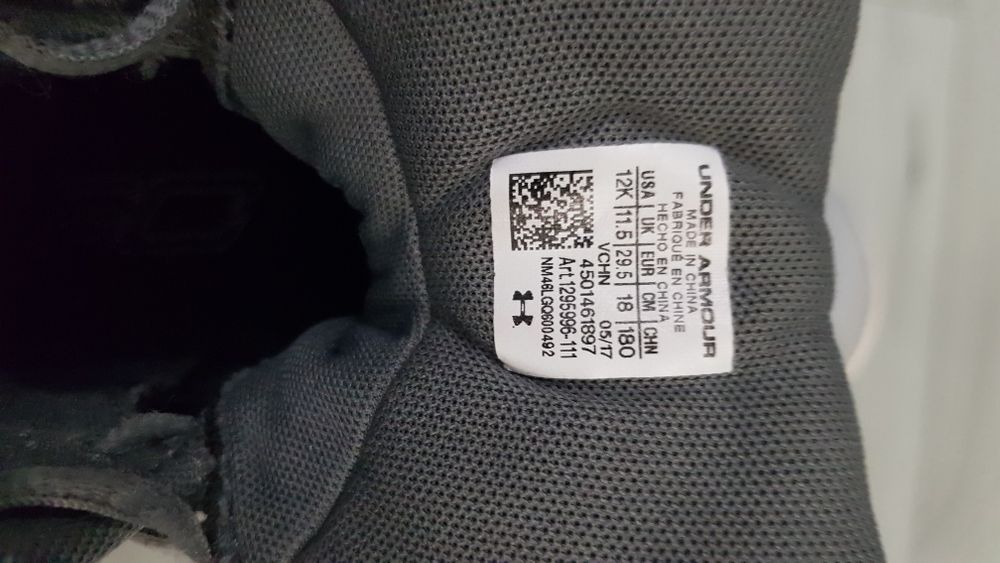 Vand adidasi de baieti ,in stare buna, marimea 29,5.