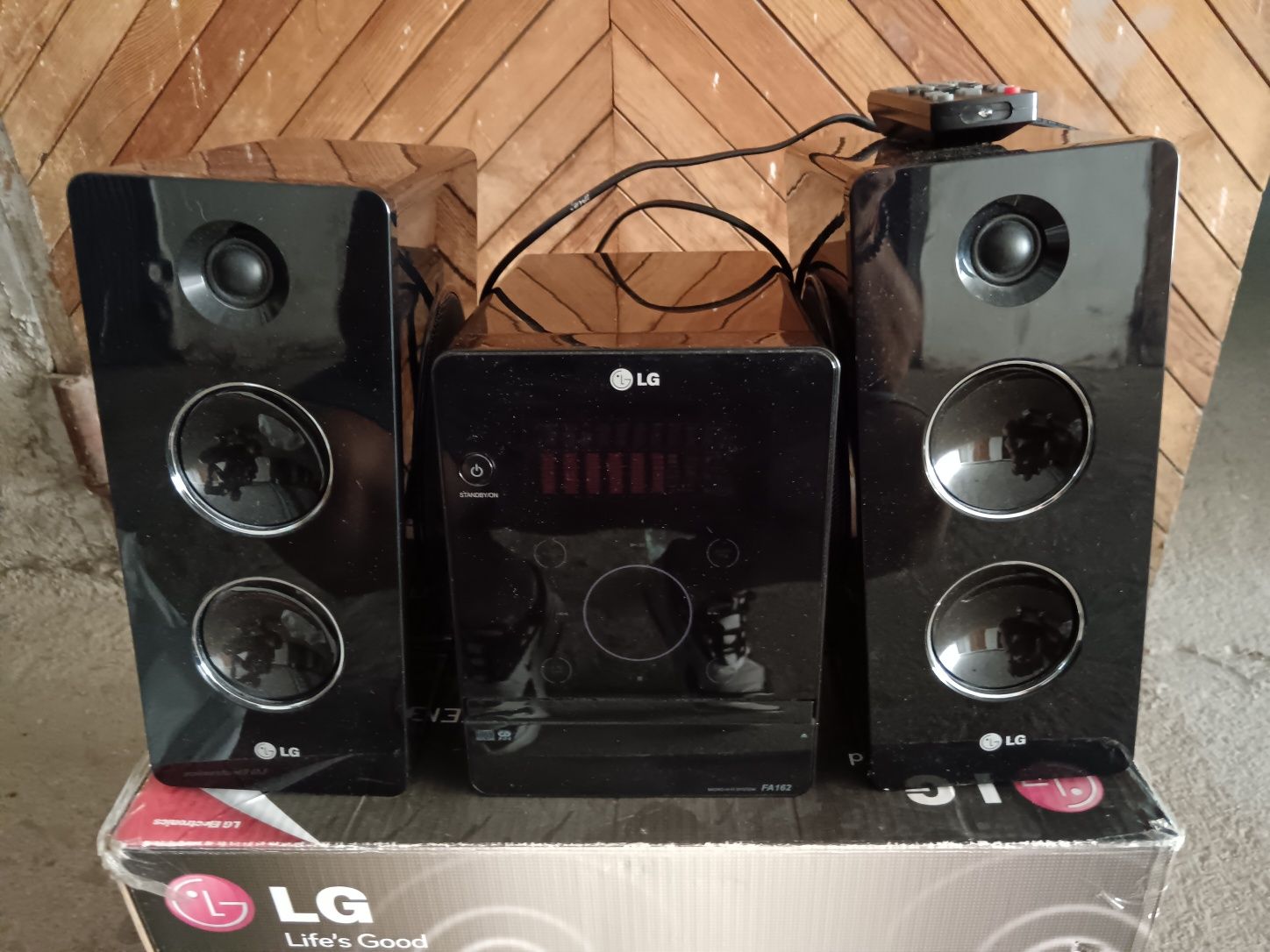 Стереоуредба LG FA162
