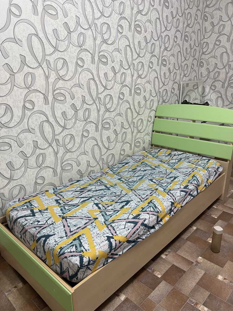 Кровать 2м/ 1м .