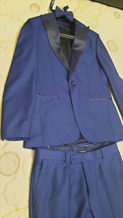 Продавам костюм и обувки на Теодор