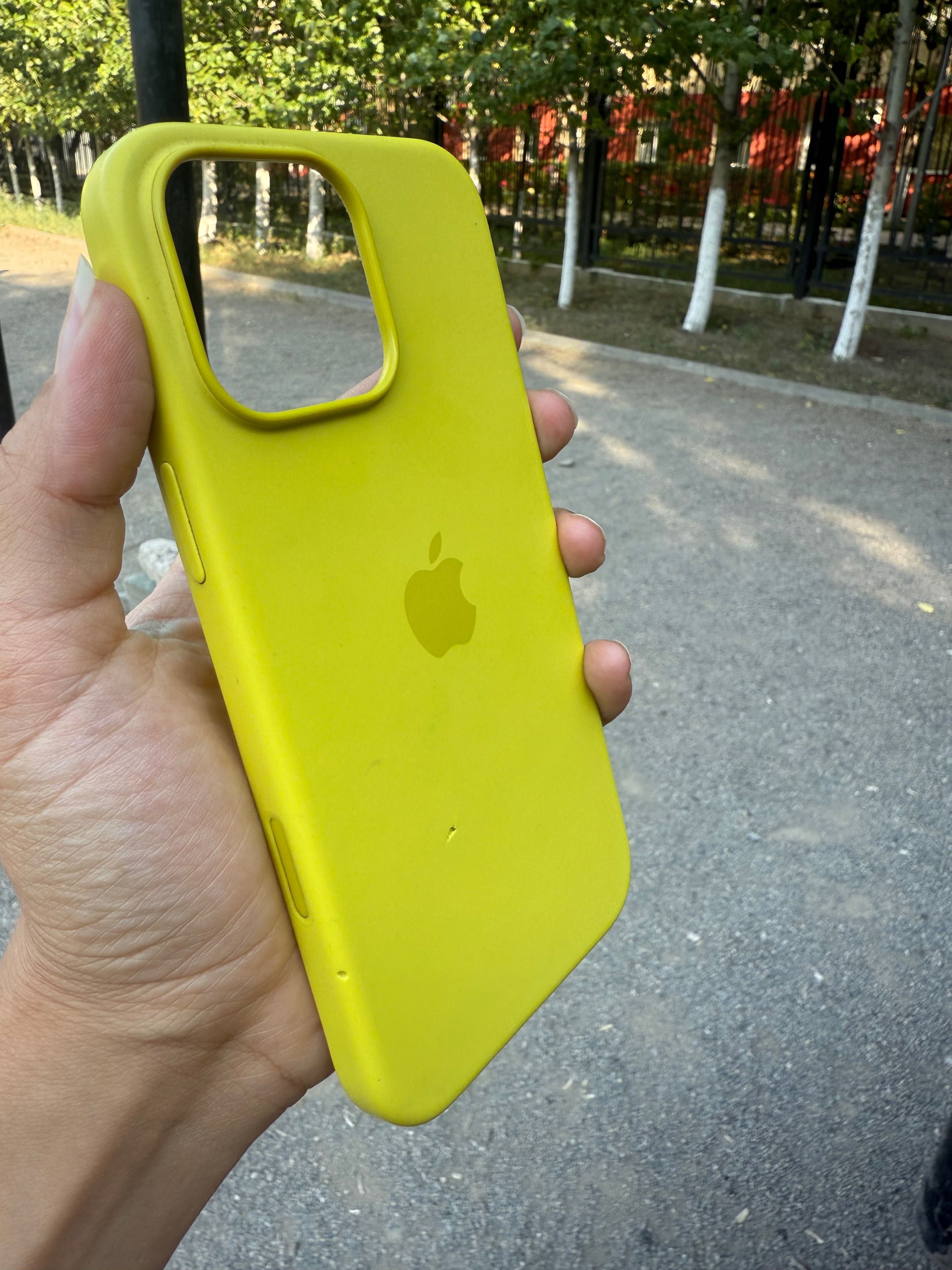 Продаю чехол оригинал от IPhone 16 Pro max