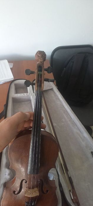 Skripkalar 4/4 sotiladi 2 dona rasmdagi