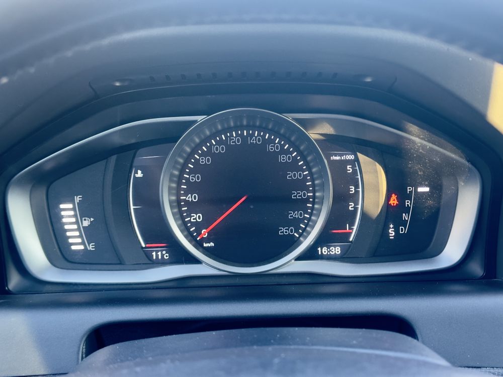 Volvo XC 60 D5 / Facelift / Дигитално табло