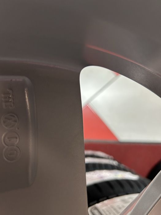 17 цола Джанти с Зимни Гуми 215/65/17 Audi Q3 VW Tiguan Skoda Kodiaq
