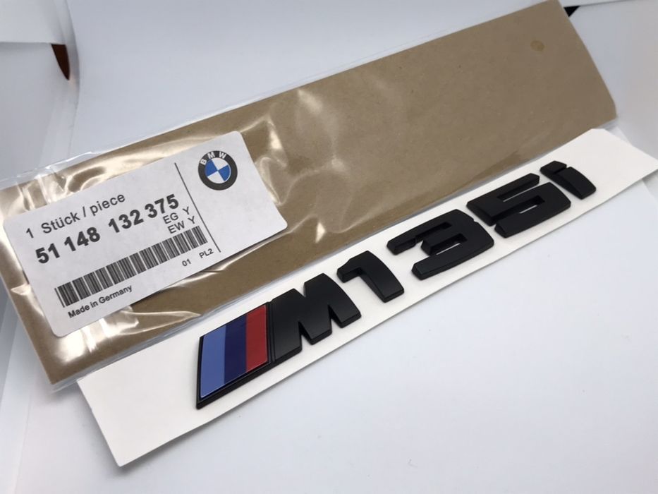 Emblema BMW M135i negru