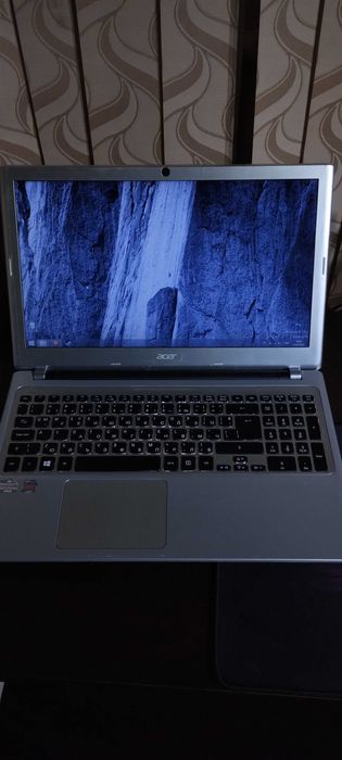 Продавам лаптоп Acer v5-551 (наличен)