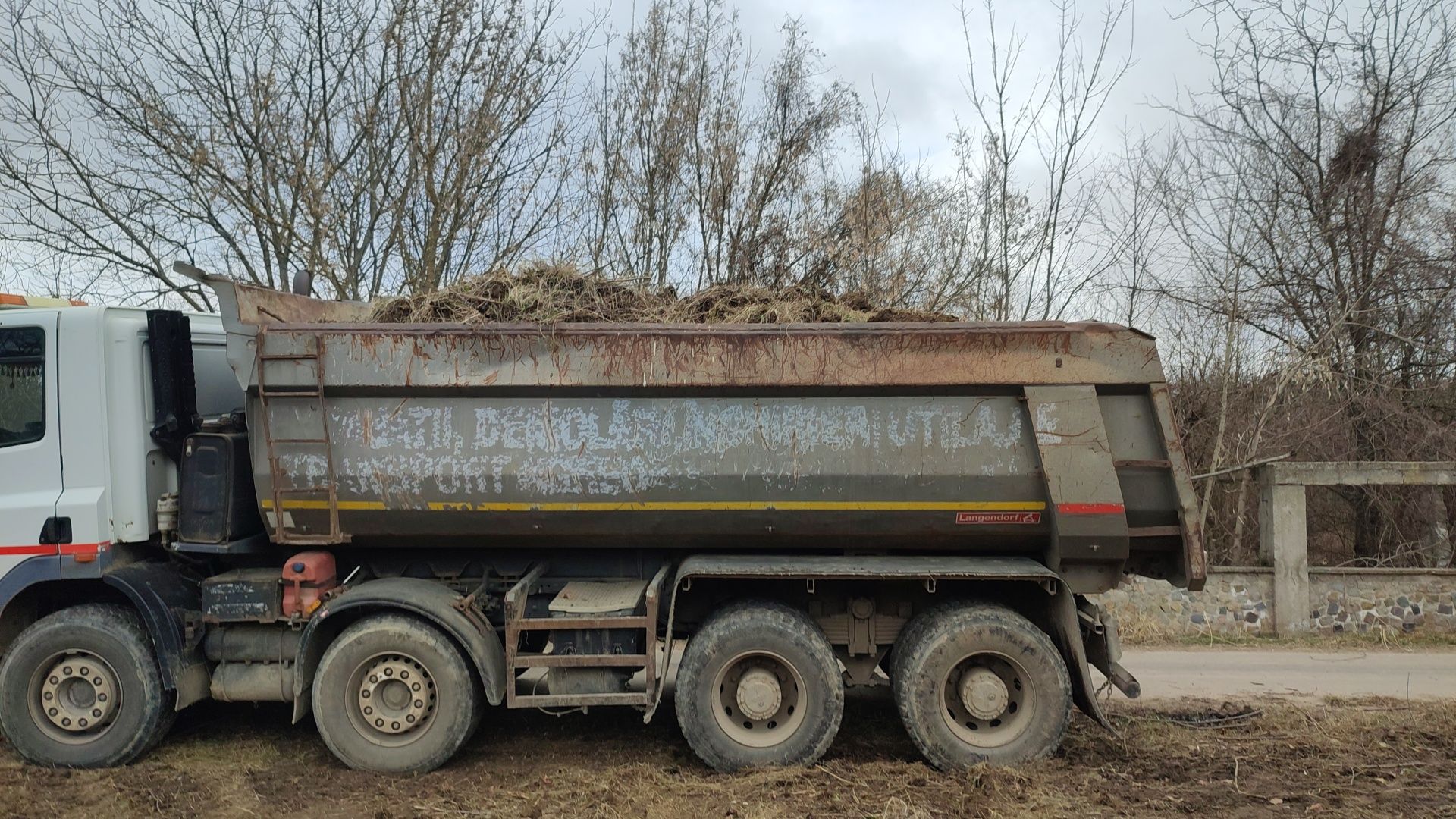 Închiriere buldo excavator