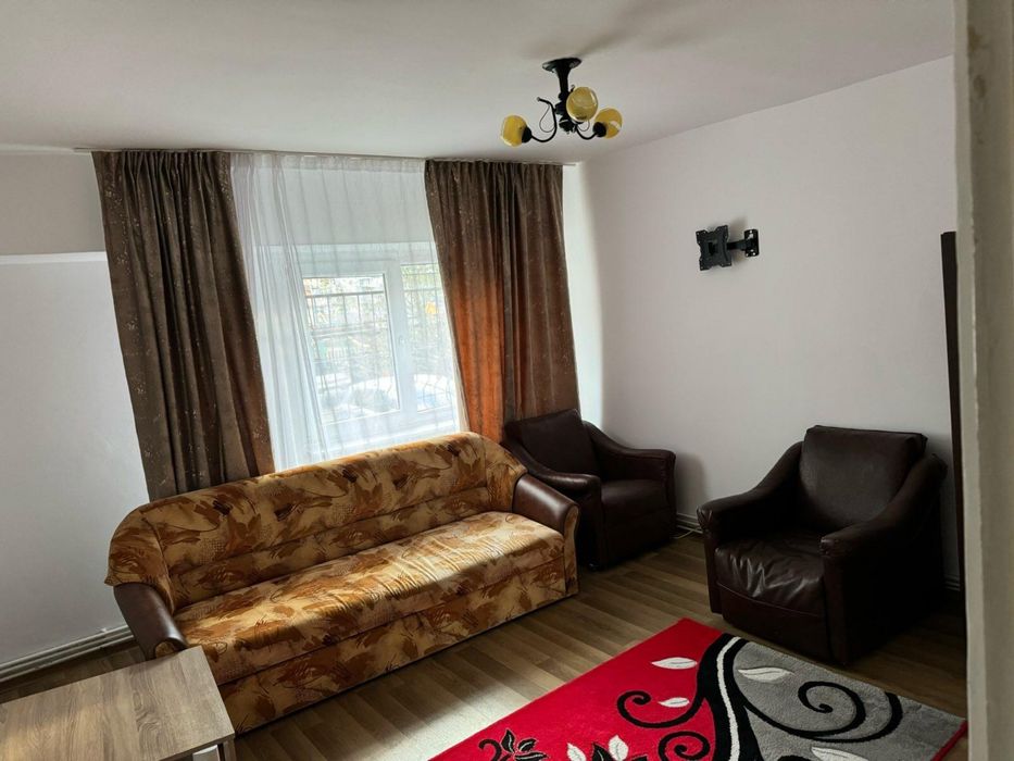 Garnosiera de inchiriat