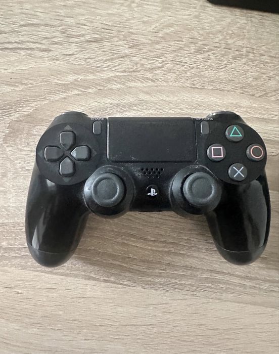 Playstation 4 с 3 контролера