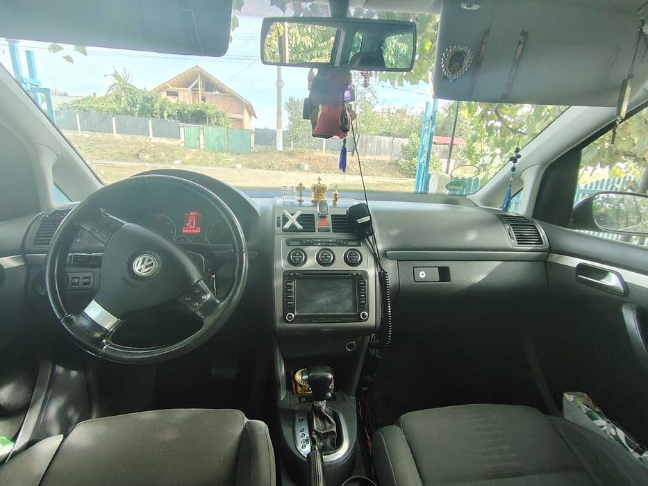 Vând Touran Wolkswagen