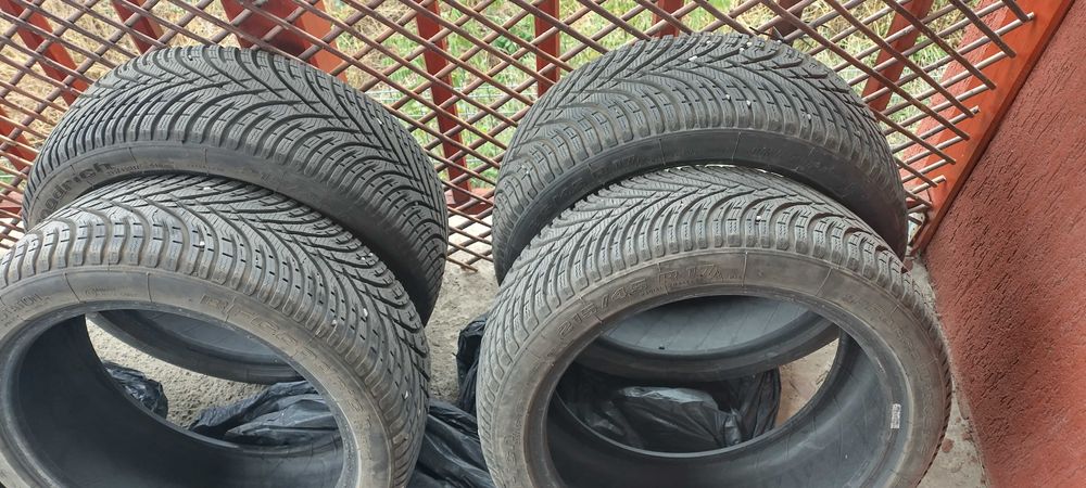 Anvelope iarna BFGoodrich 215 45 R17. Stare buna.