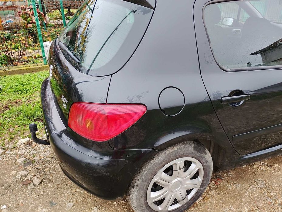 Продавам Пежо 307