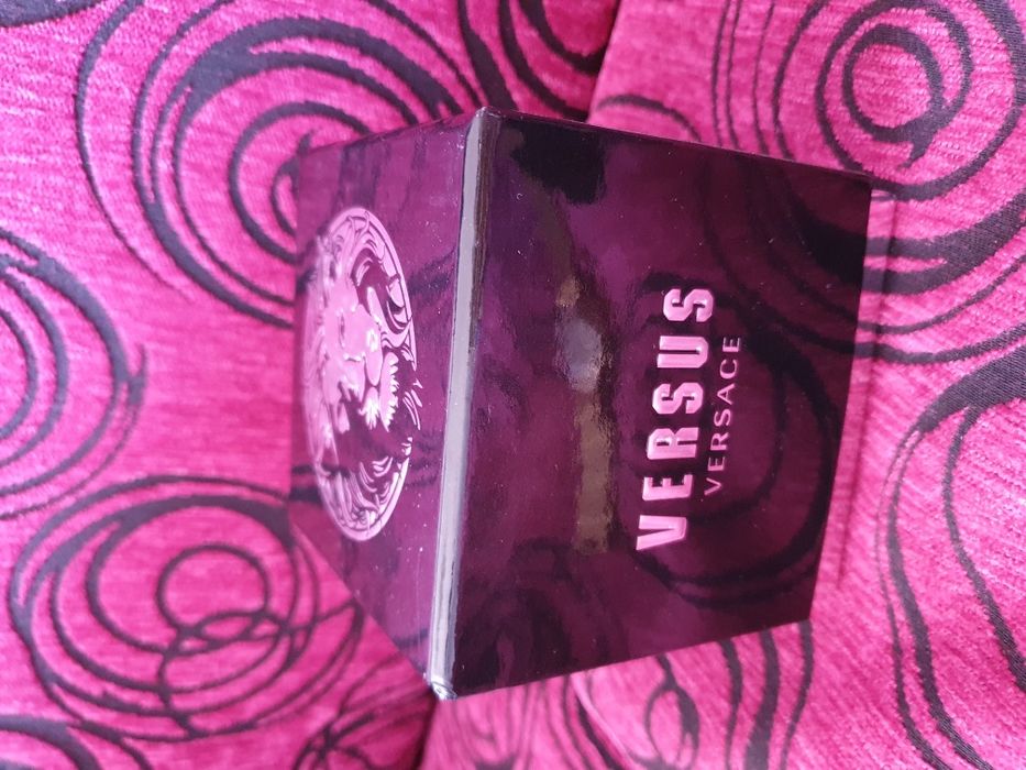 Позлатен 100% оригинален часовник VERSUS BY VERSACE