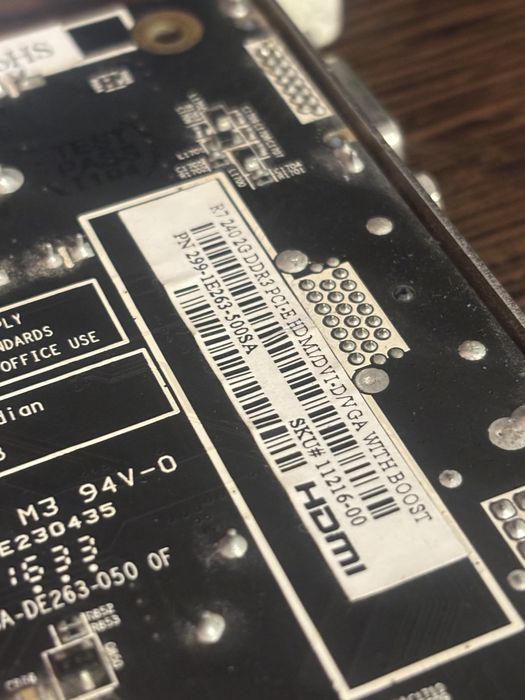 R7 240 2GB with boost placa video