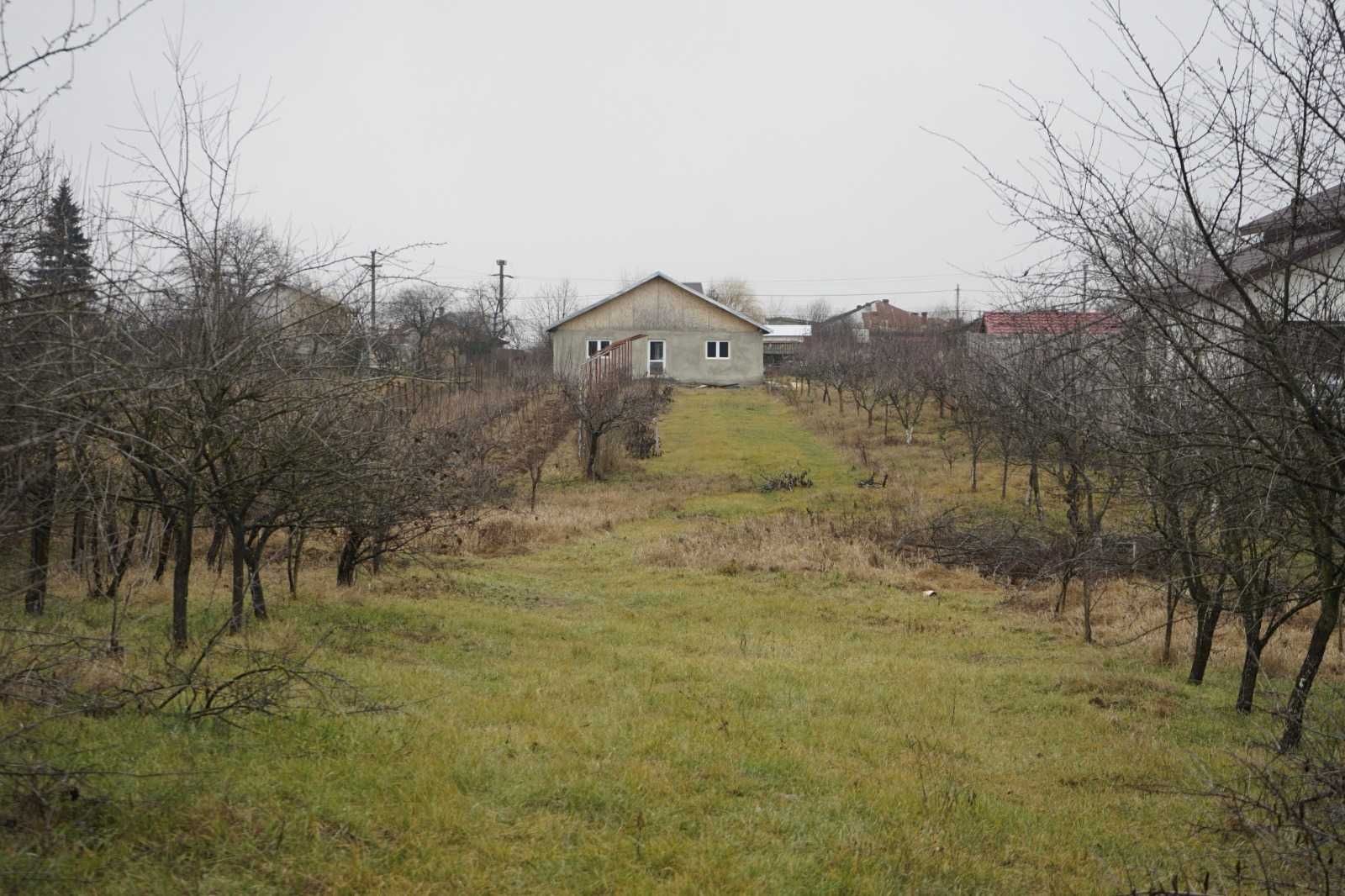 Casă cu teren de vânzare!
