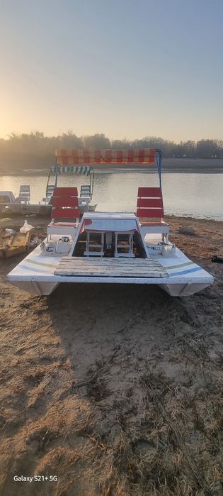 Продам катамаран янтарь 4 места