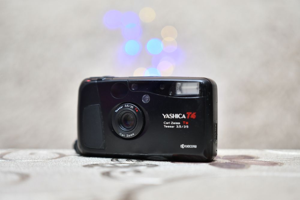 Лентов фотоапарат Yashica T4