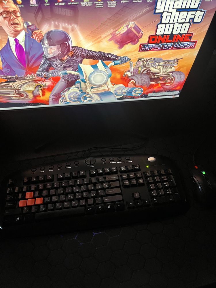 game club |Kompyuter klub sotiladi