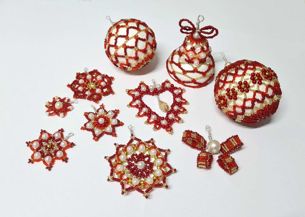 2 seturi decoratiuni Craciun rosu unicat din margele, globuri, stelute