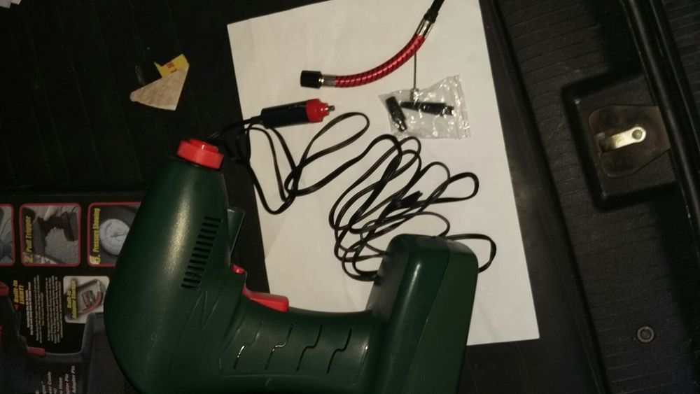 Compresor 12 volți (minge saltea bicicleta)