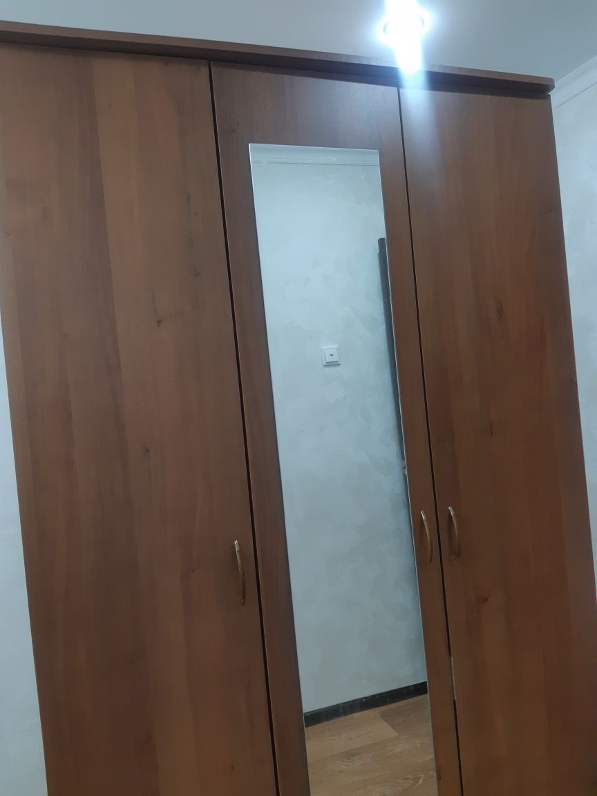 Продам шифоньер. Уступлю. Торг есть