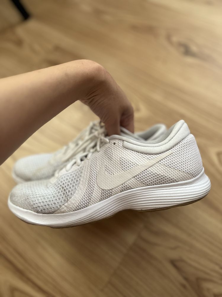 Маратонки Nike 38,5