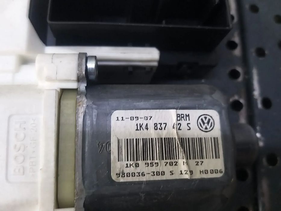 Motoras macara dreapta fata vw golf 5 1k 1k0959792j 1k4837402s 1k0959702m 0130822229