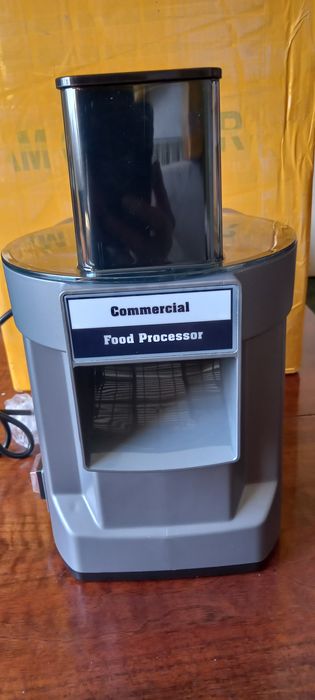 Зеленчукорезачка професионална робот