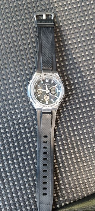 Часовник Casio GST-W110