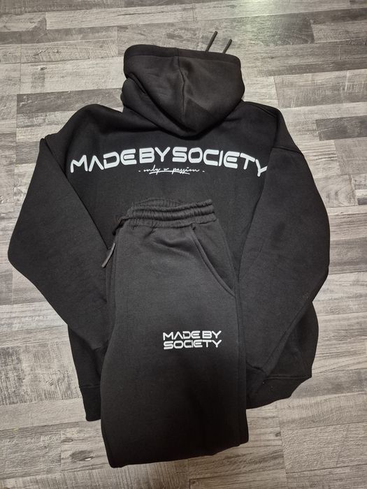 Trening barbat noi cu eticheta