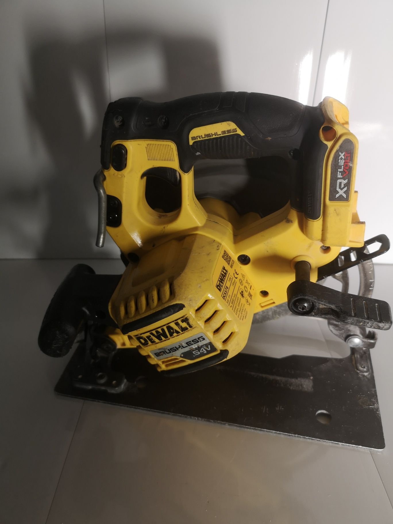 Циркуляр 54V Dewalt DCS575