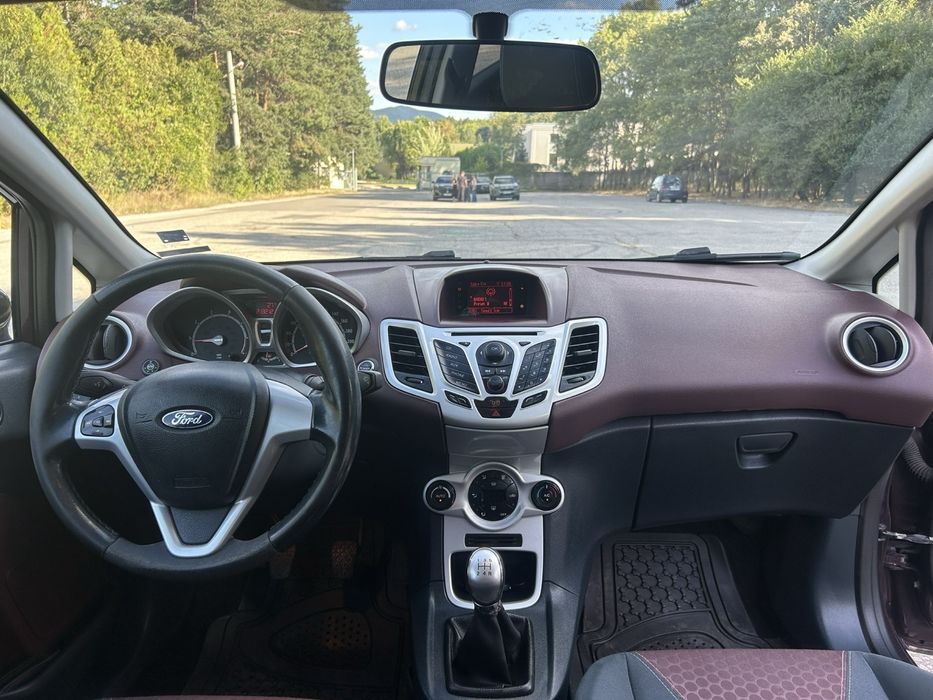 Ford Fiesta газ бензин 2011
