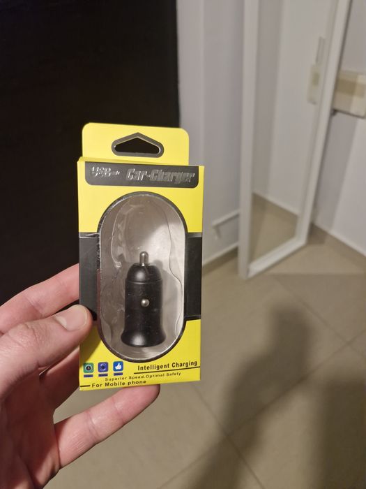 Incarcator auto rapid, 30W, corp metalic, suprafata tip carbon