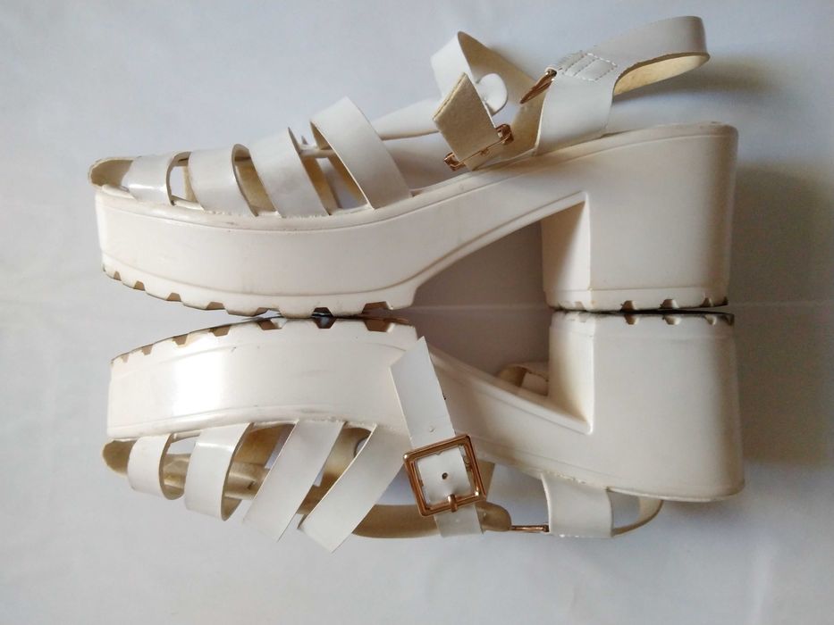 Sandale cu toc gros platforma