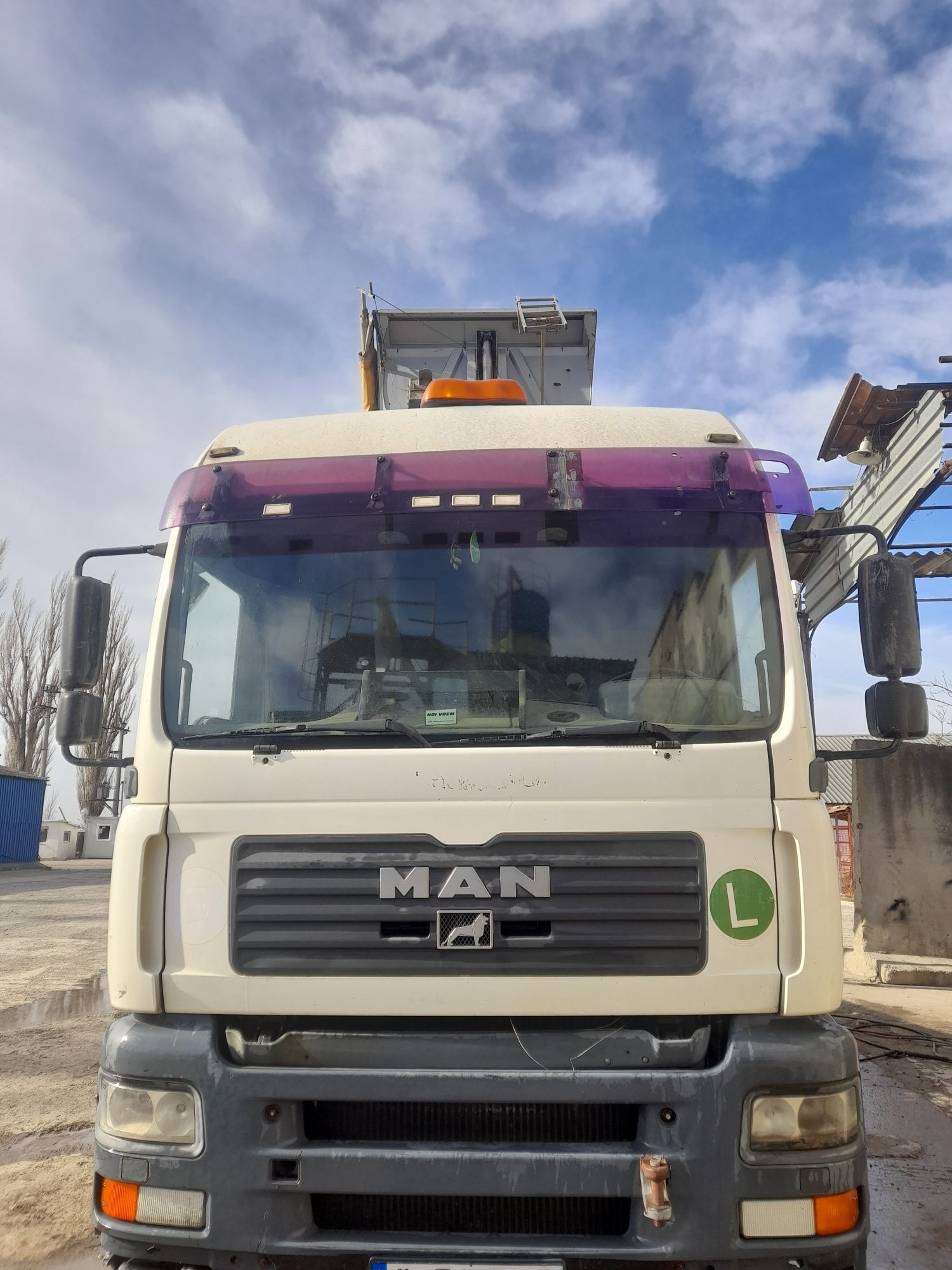 Camion MAN și remorca